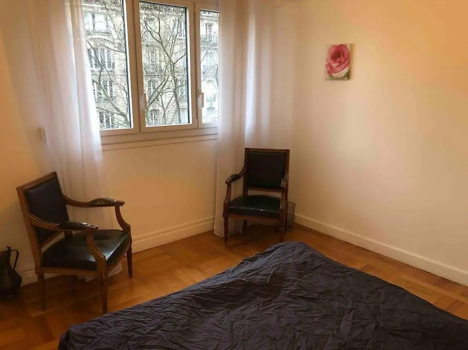 Grand Appartement Proche Metro Paris Apartment
